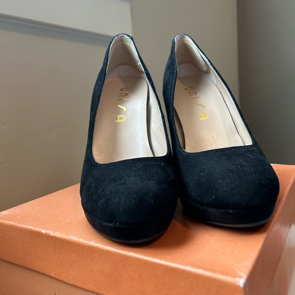 Unisa Women’s Velvet Black Platform Pump Shoes, Size 8.5 - Picture 1 of 4